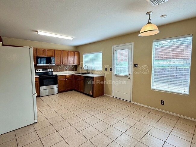 Building Photo - 25526 Gold Yarrow