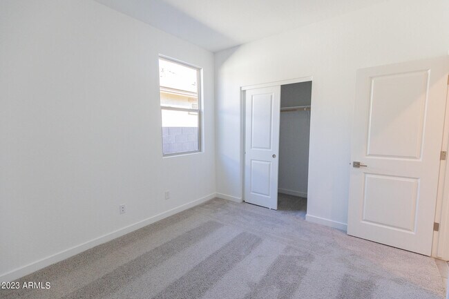 Building Photo - 17008 W Alice Ave