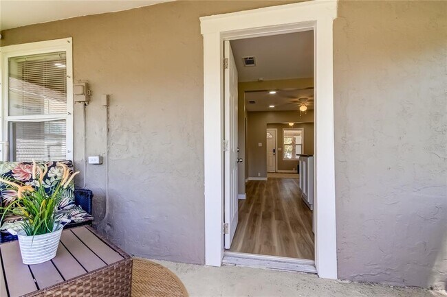 Building Photo - 1800 12th Ave S