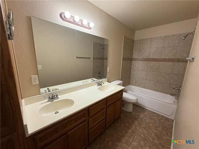 Building Photo - 4205 Cambridge Dr