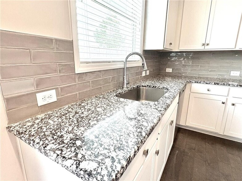 Building Photo - 6085 Bay Pt Cv