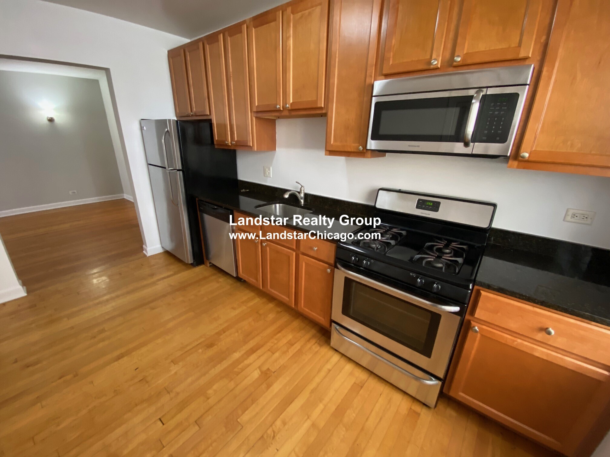 Building Photo - 2043 W Berwyn Ave