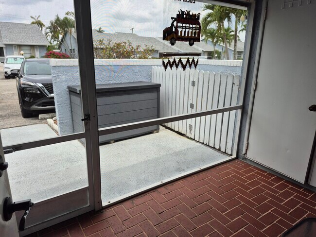 Building Photo - 4470 Lucerne Villas Ln