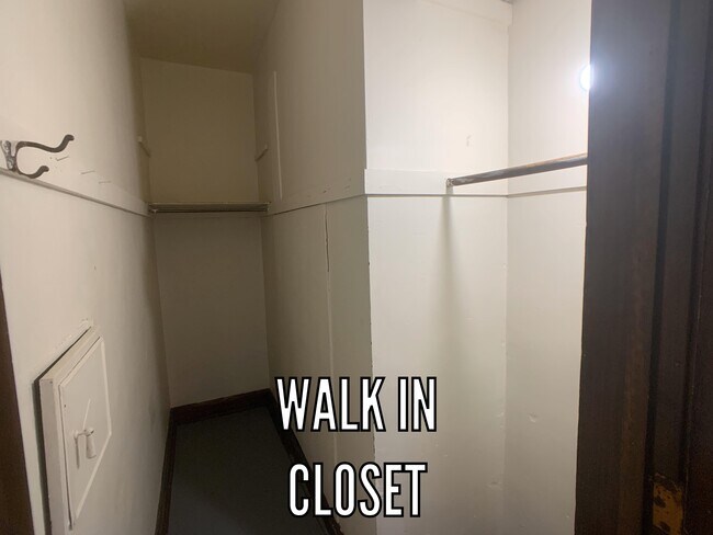 Building Photo - 210-102 Walnut-