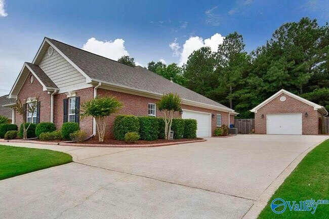 Building Photo - 119 Averbeck Ct