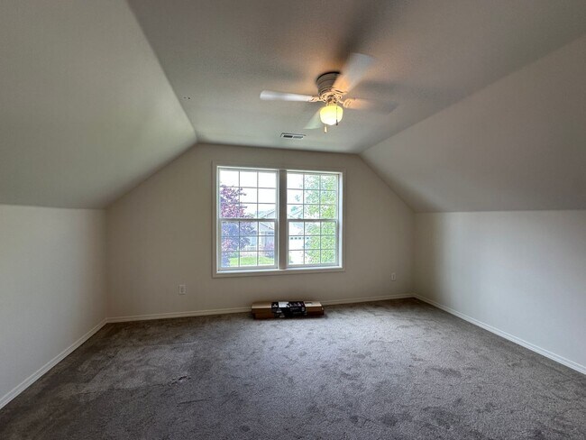 Building Photo - 3 bedroom 2.5 bath off Rd 100