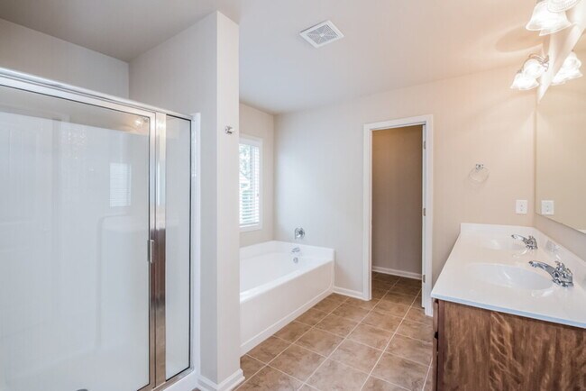 Building Photo - 231 Shaw Dr