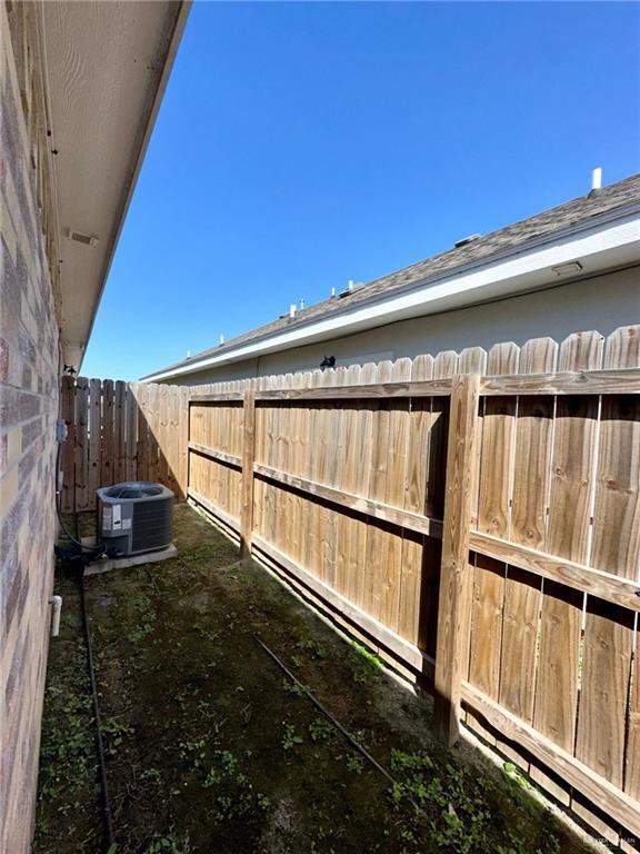 Building Photo - 20 N Winona Dr