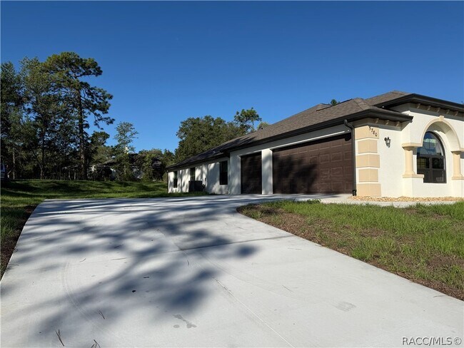 Building Photo - 5780 N Lena Dr