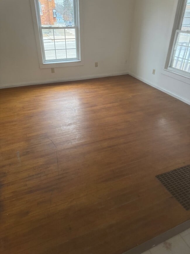 Building Photo - 528 N Horsman St