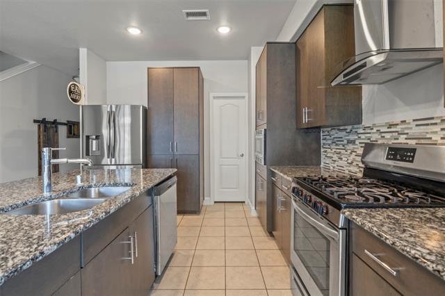 Building Photo - 1017 Chatsworth Dr