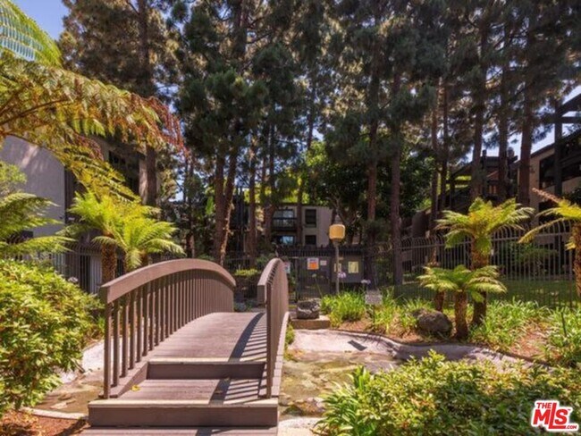 Building Photo - 7765 W 91st St