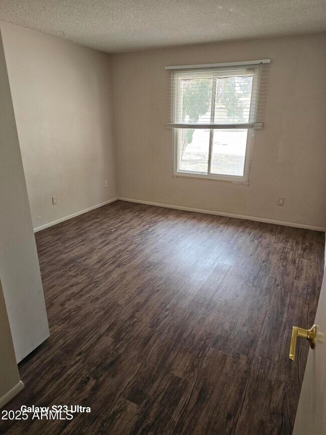 Building Photo - 1407 E Del Rio Dr