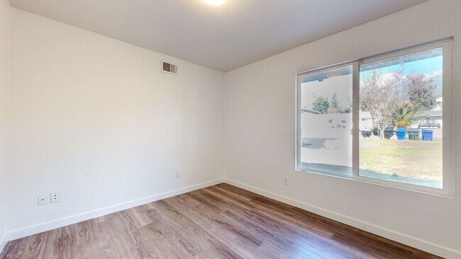 Building Photo - RANCHO CUCAMONGA UPDATED Family Home 4+2 A...
