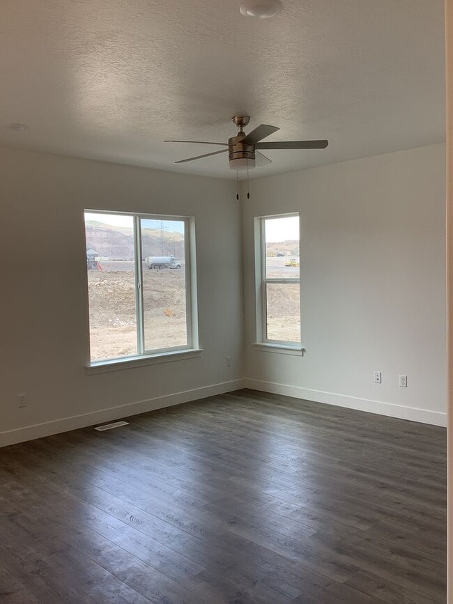 Building Photo - New Construction Townhome Located in Prime Saratoga Springs Location