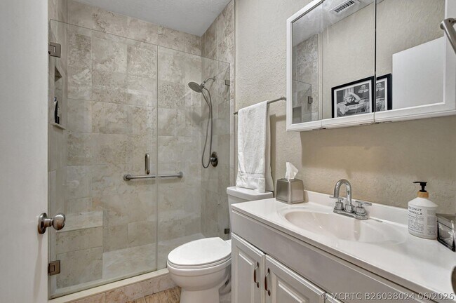 Building Photo - 6682 Via Regina