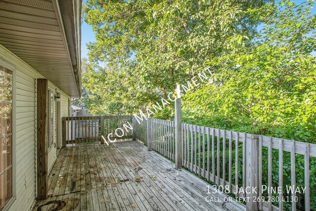 Building Photo - 1308 Jack Pine Way
