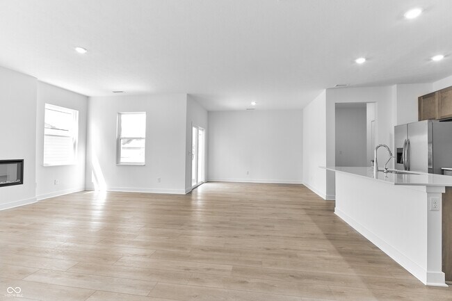 Building Photo - 422 Eisenhower St