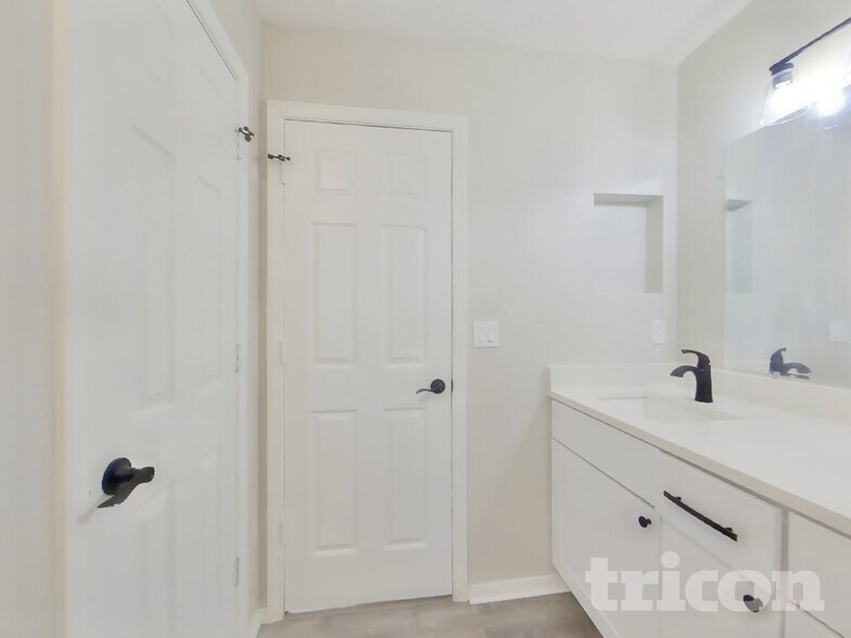 Building Photo - 6915 Eastford Pl NW