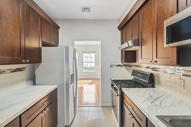 Building Photo - 66 Bergen Ridge Rd