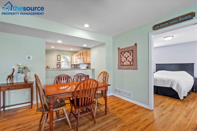 Building Photo - Students Welcome! Charming 4 Bedroom 4 Bathroom Townhome in Desirable West Fort Collins!