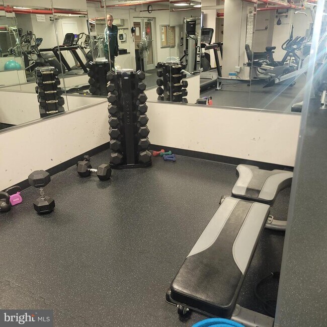 Building Photo - 224 W Rittenhouse Square