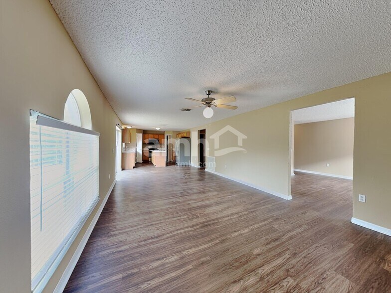 Building Photo - 16452 Corner Lake Dr