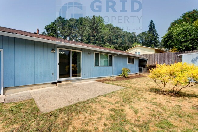 Building Photo - 3 Bedroom Ranch in Milwaukie