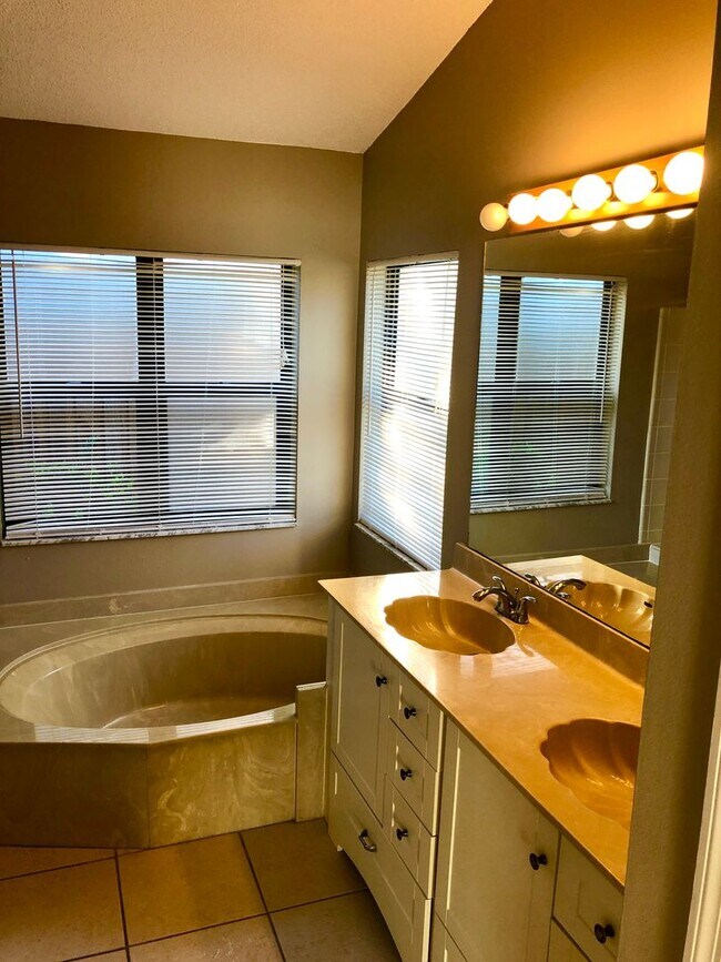 Building Photo - 3/2 Pool Home in Alafaya Woods