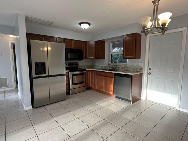 Building Photo - 8500 Sunset Dr