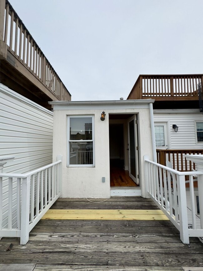 Building Photo - Charming 2 Bedroom/1 Bathroom Townhome with Deck and Parking Pad in South Baltimore!