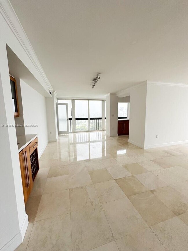 Building Photo - 2333 Brickell Ave