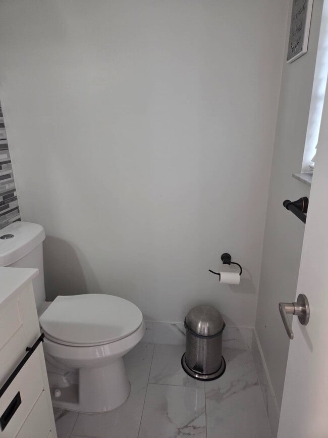 Building Photo - 4701 Vilabella Dr