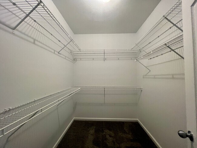 Building Photo - Available Now! 2nd Story, 3 Bed, 2.5 Bath Condo with Screened-in Balcony in Adams Landing