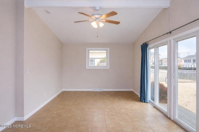 Building Photo - 825 Leeward Dr