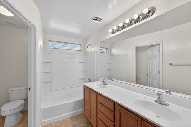Building Photo - Spacious Gilbert Corner Lot Rental with 4 Bedrooms, Vaulted Ceilings & Private Backyard Retreat