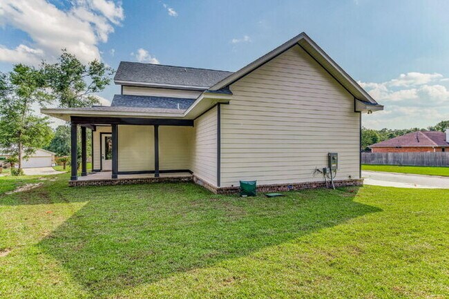 Building Photo - This luxurious new custom home in the sought-after Shadow Grove subdivision is a masterpiece of m...