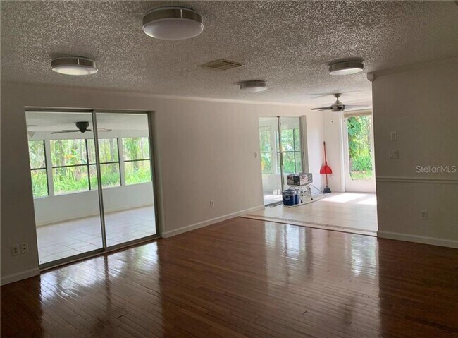 Building Photo - 16131 Manorwood Cir