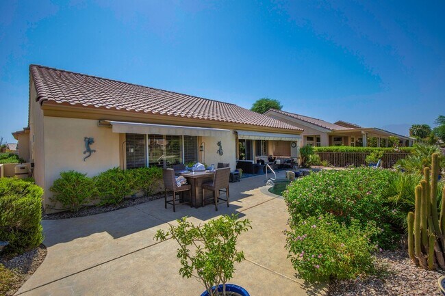Building Photo - 37905 Pineknoll Ave