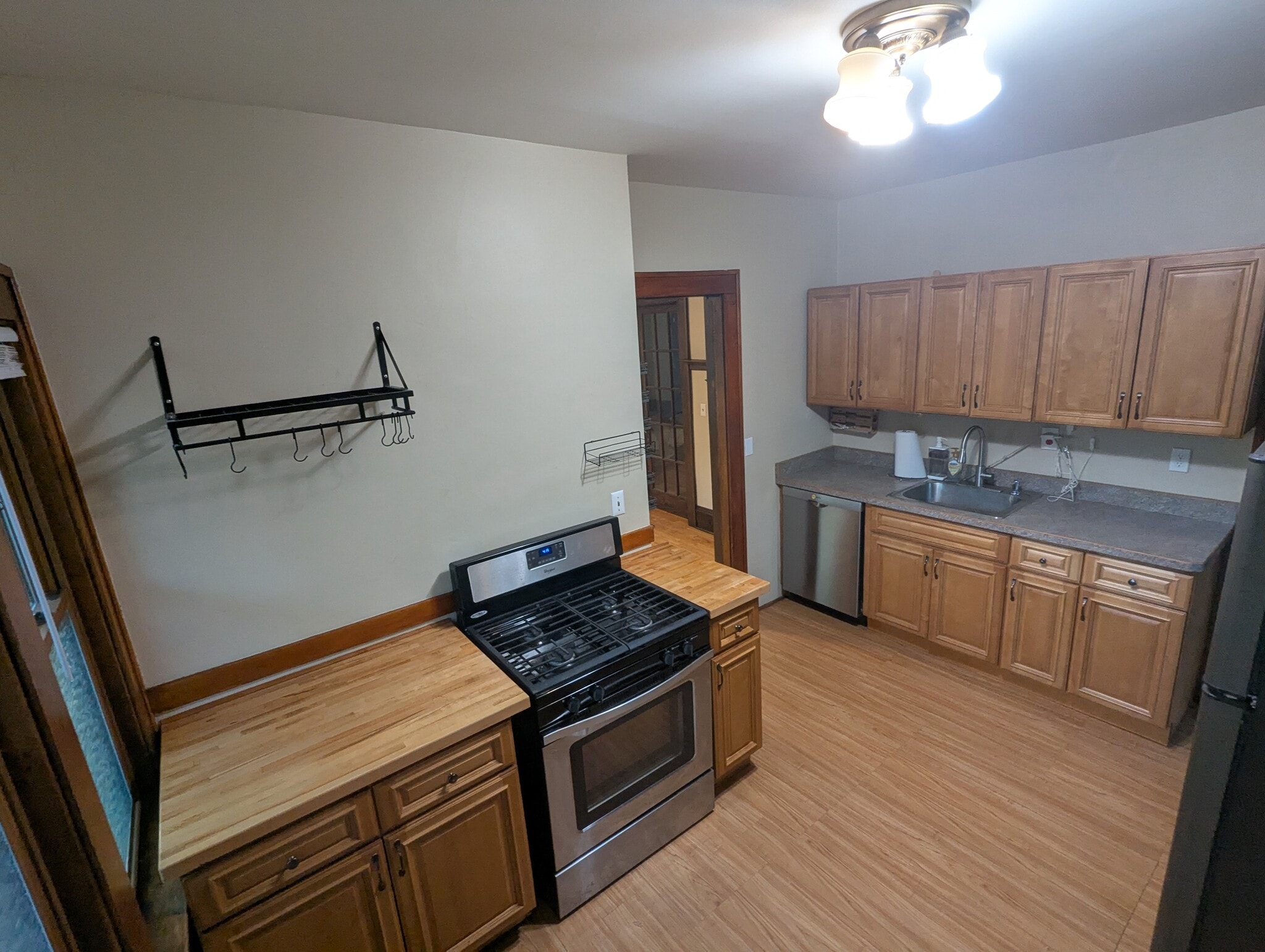 kitchen with dishwasher - 1727 Girard Ave N