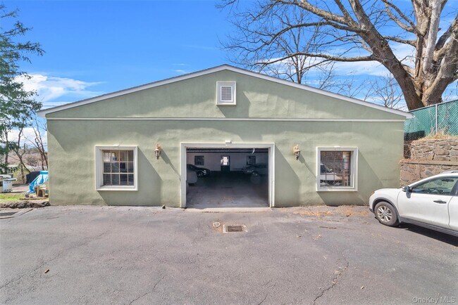 Building Photo - 142 Bannon Ave