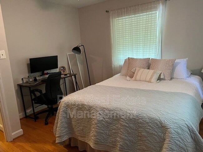 Building Photo - 218 Ransom St