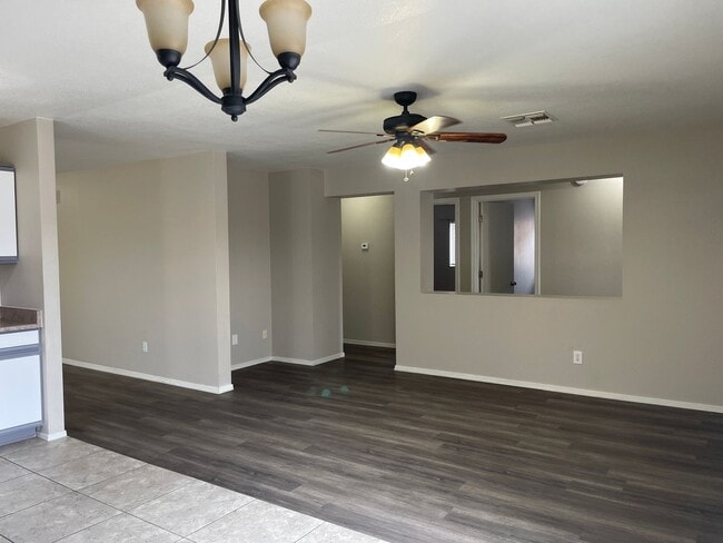 Building Photo - Rita Ranch Charmer 3Bdm 2Ba home, availabl...