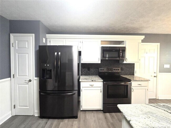 Building Photo - 5544 Bear Creek Cir