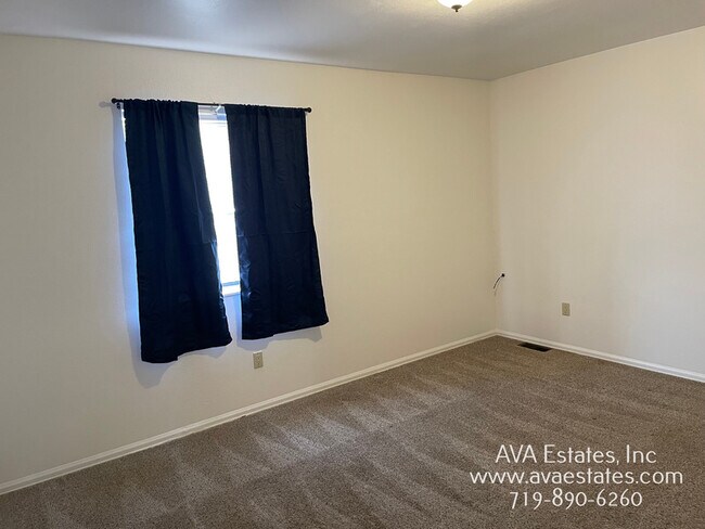 Building Photo - 246 W Coral Dr