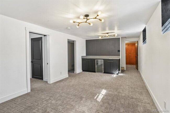 Building Photo - "Spacious 5-Bedroom Gem with 3 Full Baths in Arvada"