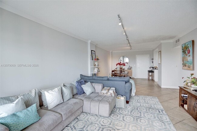 Building Photo - 300 Bayview Dr
