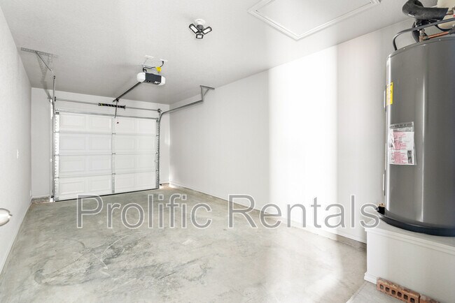 Building Photo - 107 Lost Trl