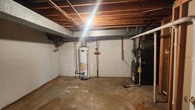 Building Photo - Spacious Arlington TH Near Ballston Metro!