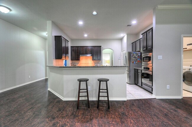 Building Photo - 7810 Oak Moss Dr